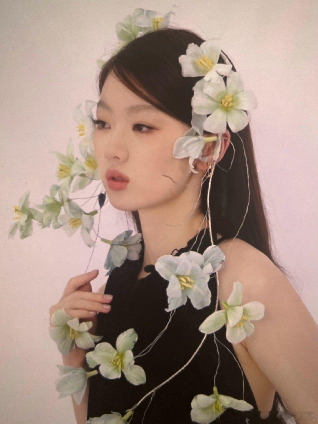 单依纯夏日捧花胶片照单依纯同款色号 单依纯不愧是单依纯，这次拍摄的个性色卡样张属