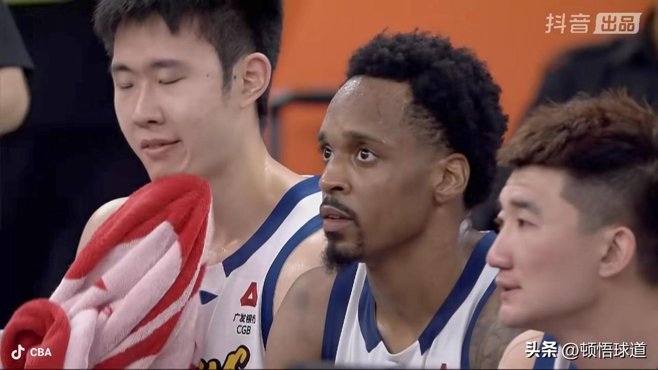 上海拿下了G1，千万别以为就稳了，其实整个系列赛走势正向卫冕冠军倾斜。首先，上海