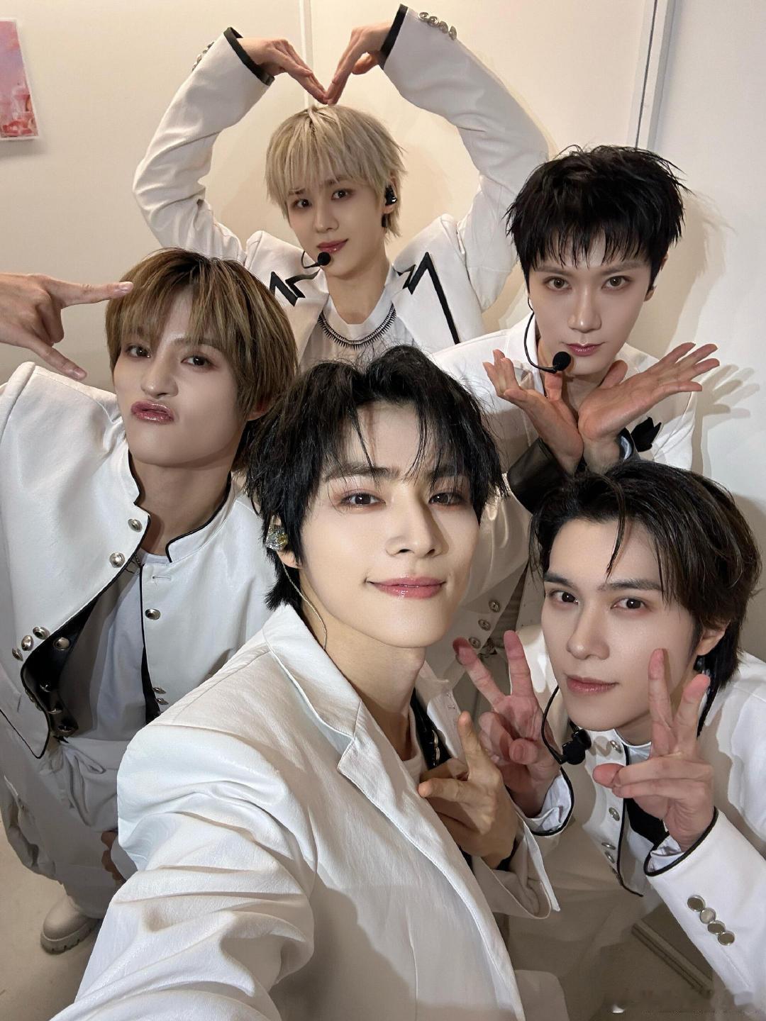 威神V巡演仅4人参与 威神V巡演仅4人参与，为什么就四个人啊！李永钦不参与威神V