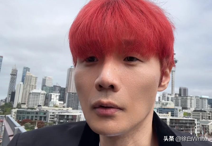 3月29日，李荣浩喊话单依纯，你是来报仇的么？仇恨是什么呢？要我说说吗？你承受的