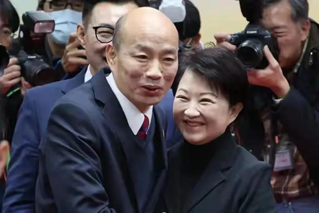 蓝营一年八班受瞩目！韩国瑜、卢秀燕、侯友宜为“同班同学”，有望带领二年八班往前走
