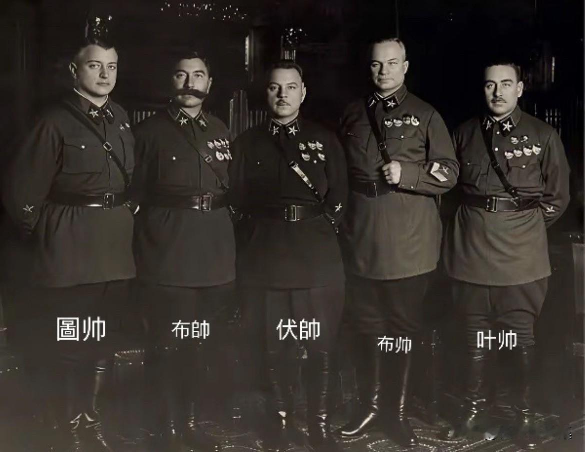 1935年9月20日，苏联首次恢复军衔制，授予五名将领元帅军衔，图为图哈切夫斯基