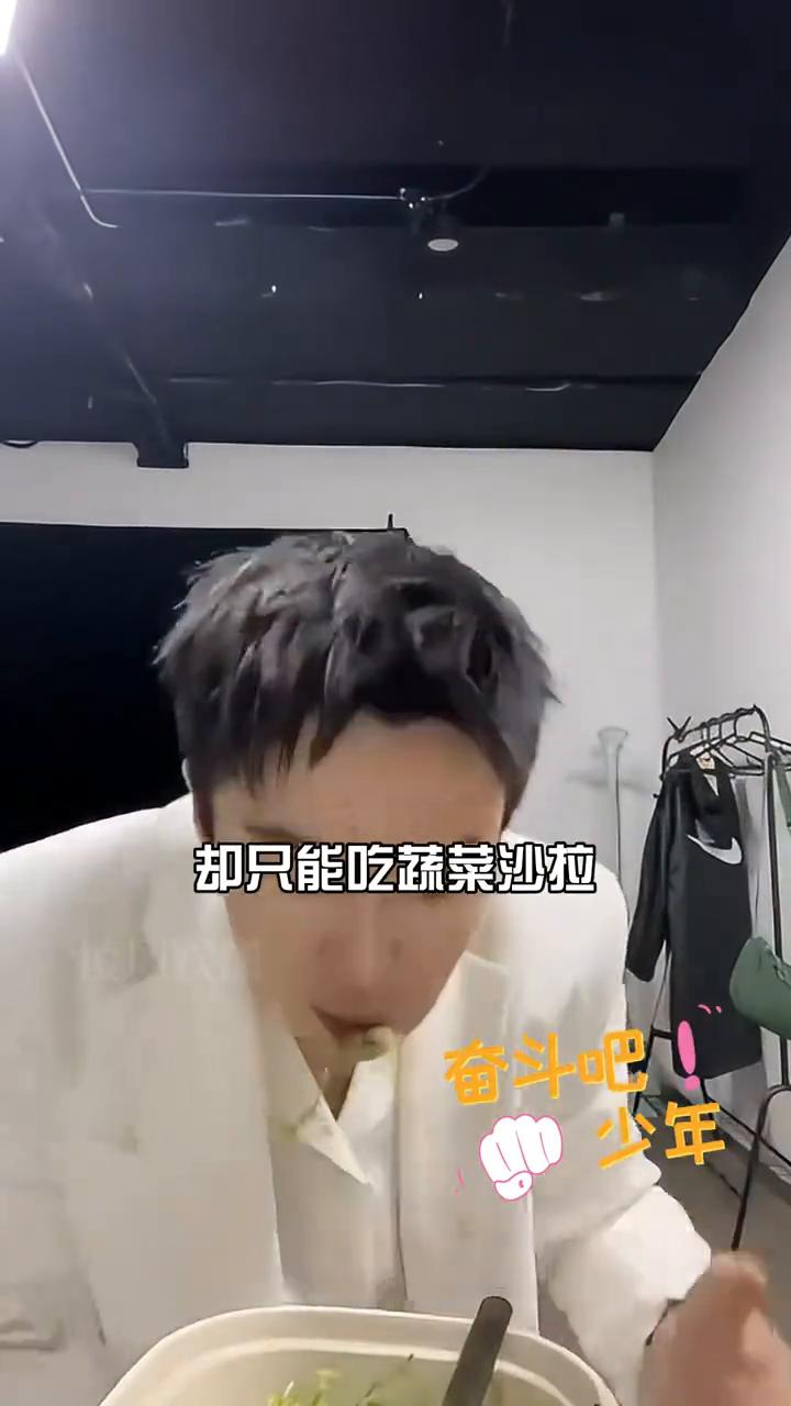 直到看到白鹿吃饭狼吞虎咽，而翟子路为保持身材却只能吃蔬菜沙拉，我才终于明白北上主