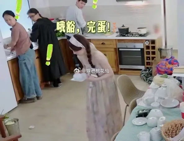 张雅琪不小心把杯子给打碎了，却没有人一个人责怪她，那英i：“碎碎平安”，张雅琪自