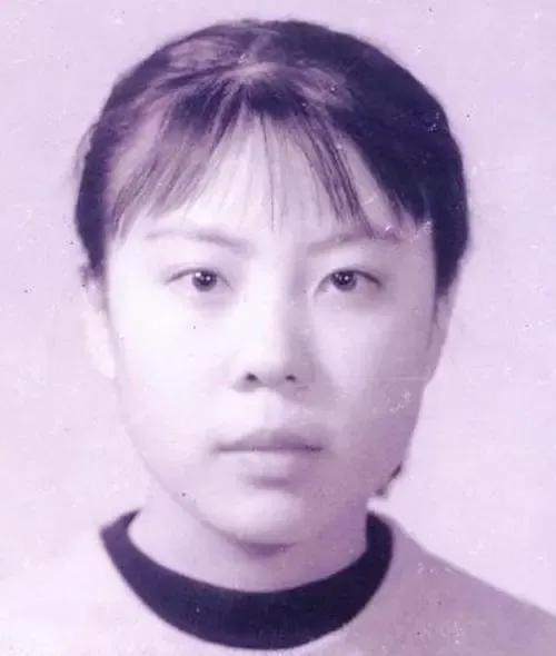 难道这真的成为现代疑案、难解之谜了吗？

原本是一个幸福的四口之家，父母均是高级
