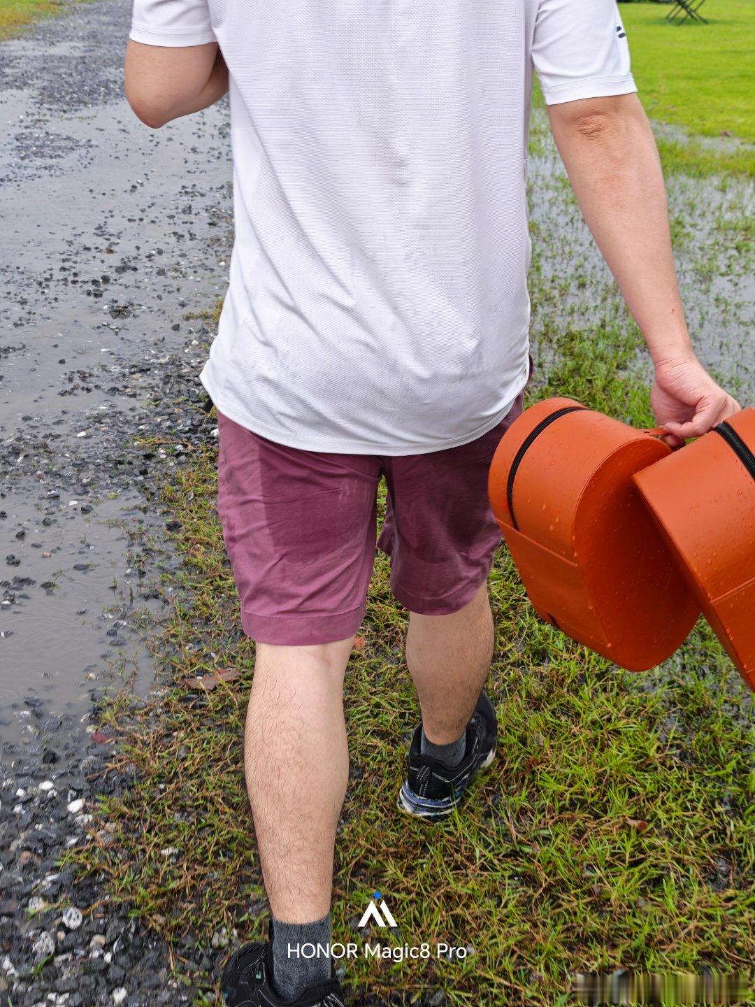 北京暴雨雷电大风山洪预警齐发 这个夏天非必要不出差线下活动，极端天气过于吓人，容