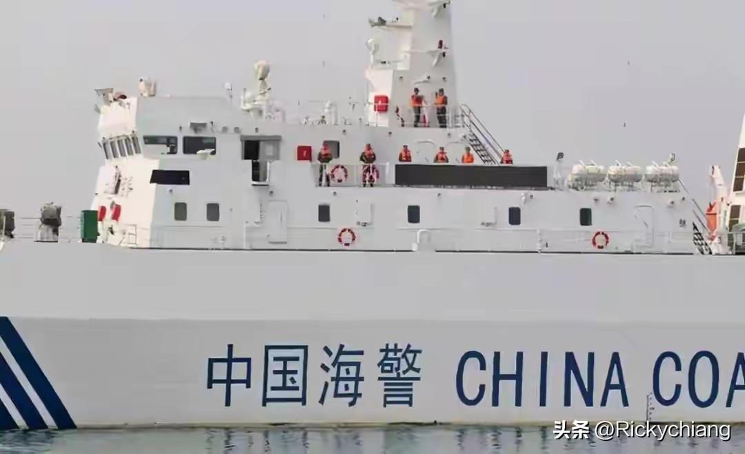 菲律宾在海上小动作不断，咱可不会惯着！在黄岩岛，5月底南部战区开展战备警巡，05