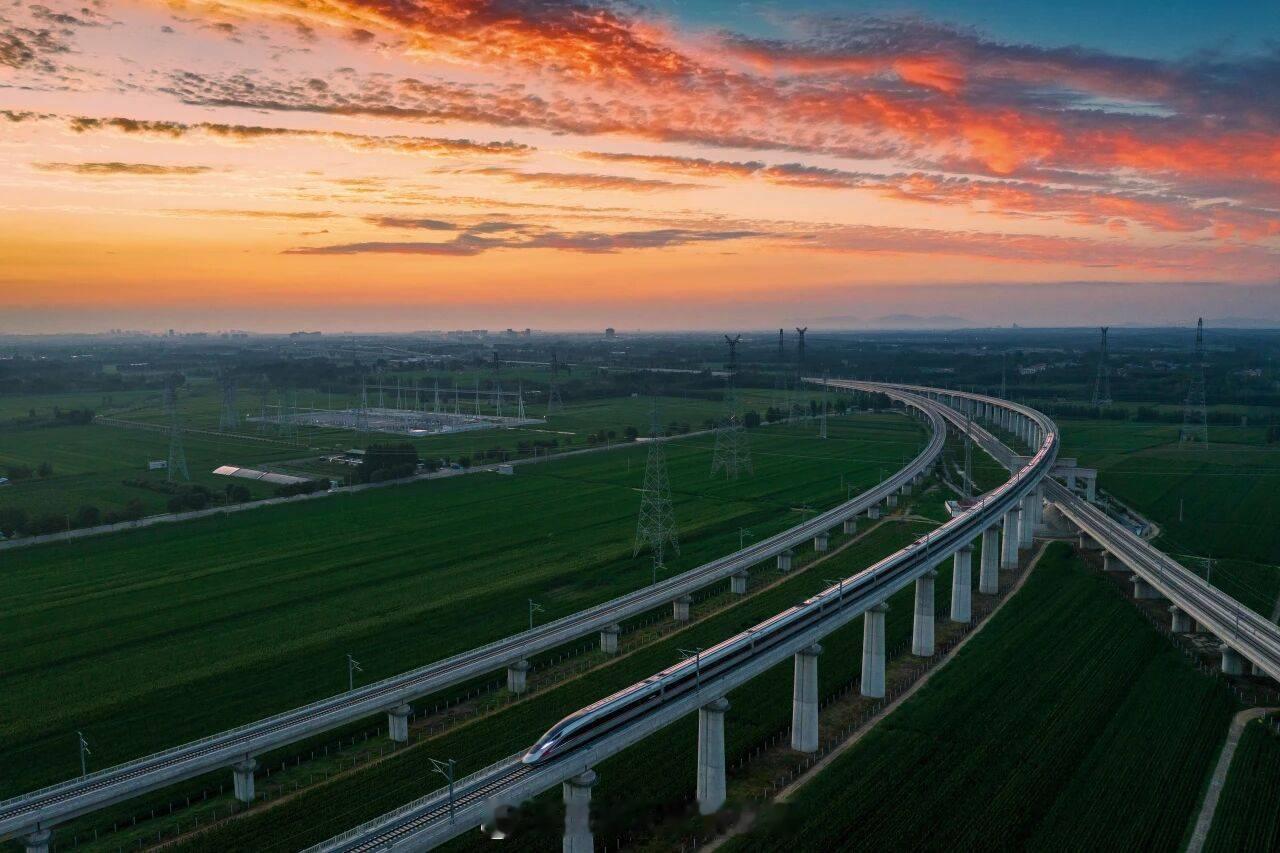 铁路,早安 其实你是一个特别美好的存在。早安~ 