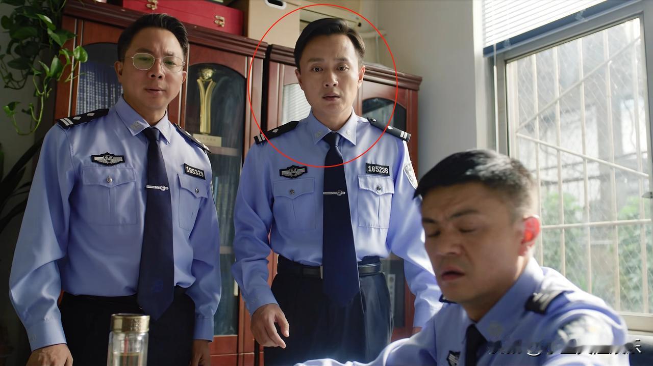 《驻站》里的顾副所长，越看越眼熟，这不是吴健吗？

吴健可是出道即巅峰，初登荧幕