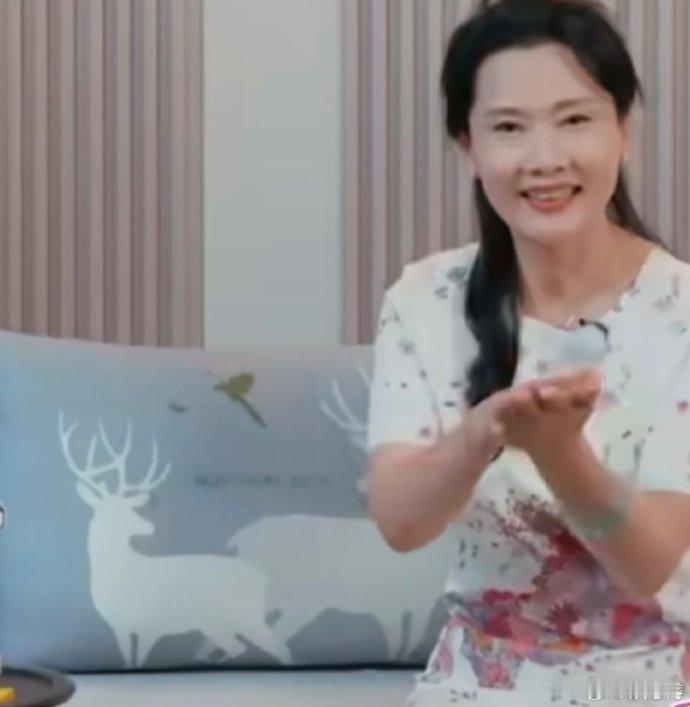 何赛飞 传自己的宗接自己的代一路繁花2一路繁花何赛飞姐姐总是把自己当成镜子，照出