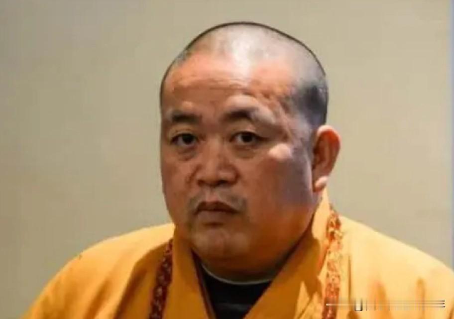 头条里面天天见，
真是奇才天下传。
不要小瞧任何人，
岂知谁能闹翻天。
目前猜想