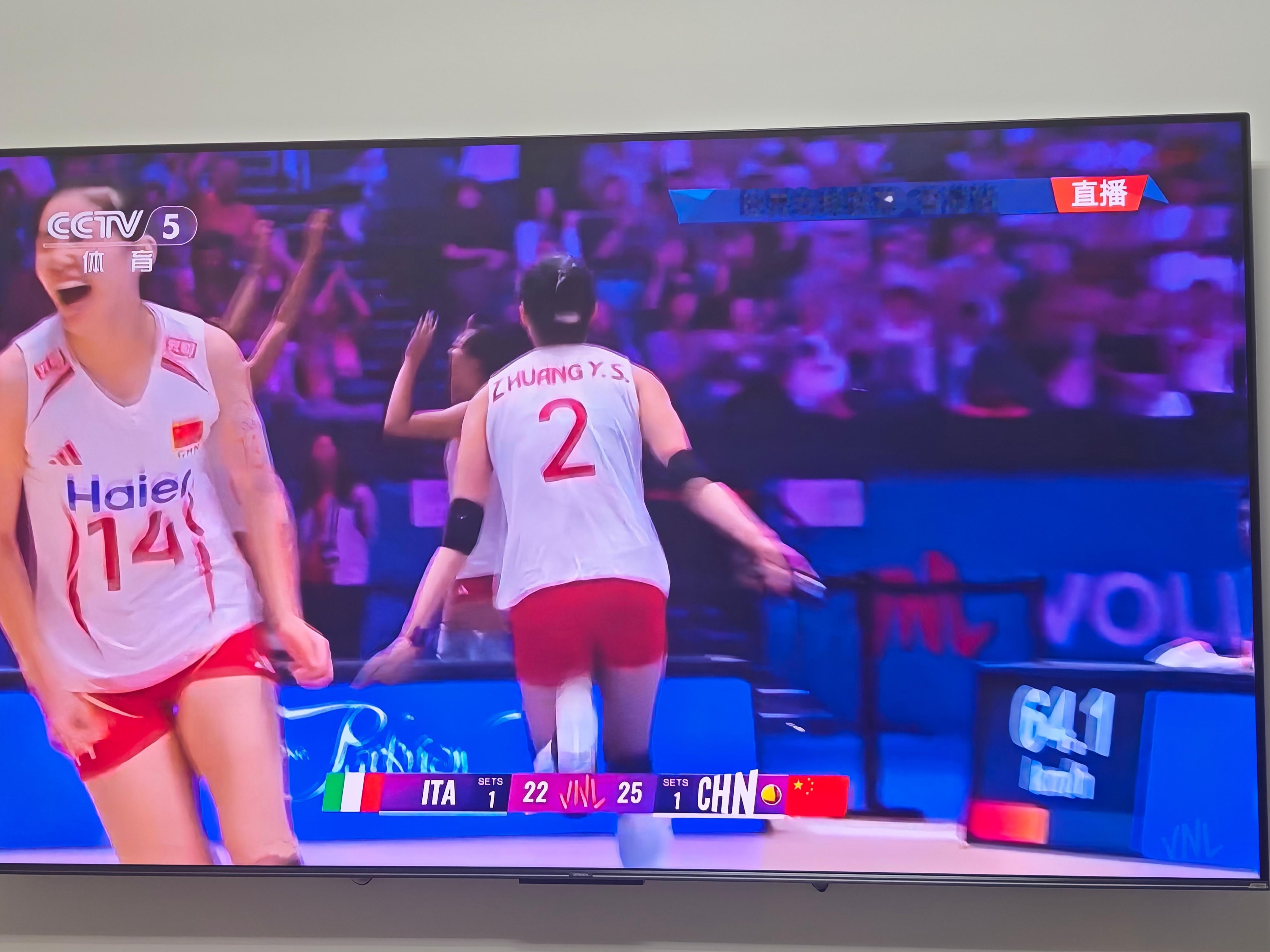 25-22再拿一局！ 姑娘们太争气了！ 中国女排vs意大利女排