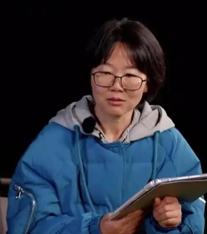 作家李娟能把读者笑尿！！她说，她有次买了一张200元的特价机票，于是从乌鲁木齐飞