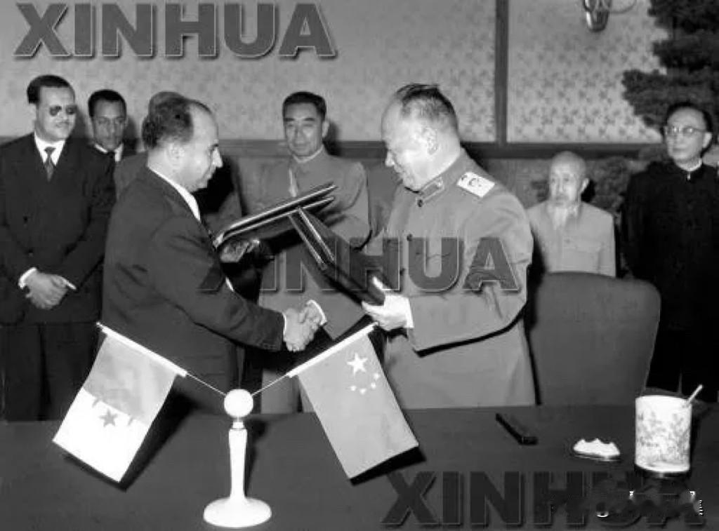 【周总理历史上的今天——5月19日】
1960年5月19日下午，中华人民共和国政