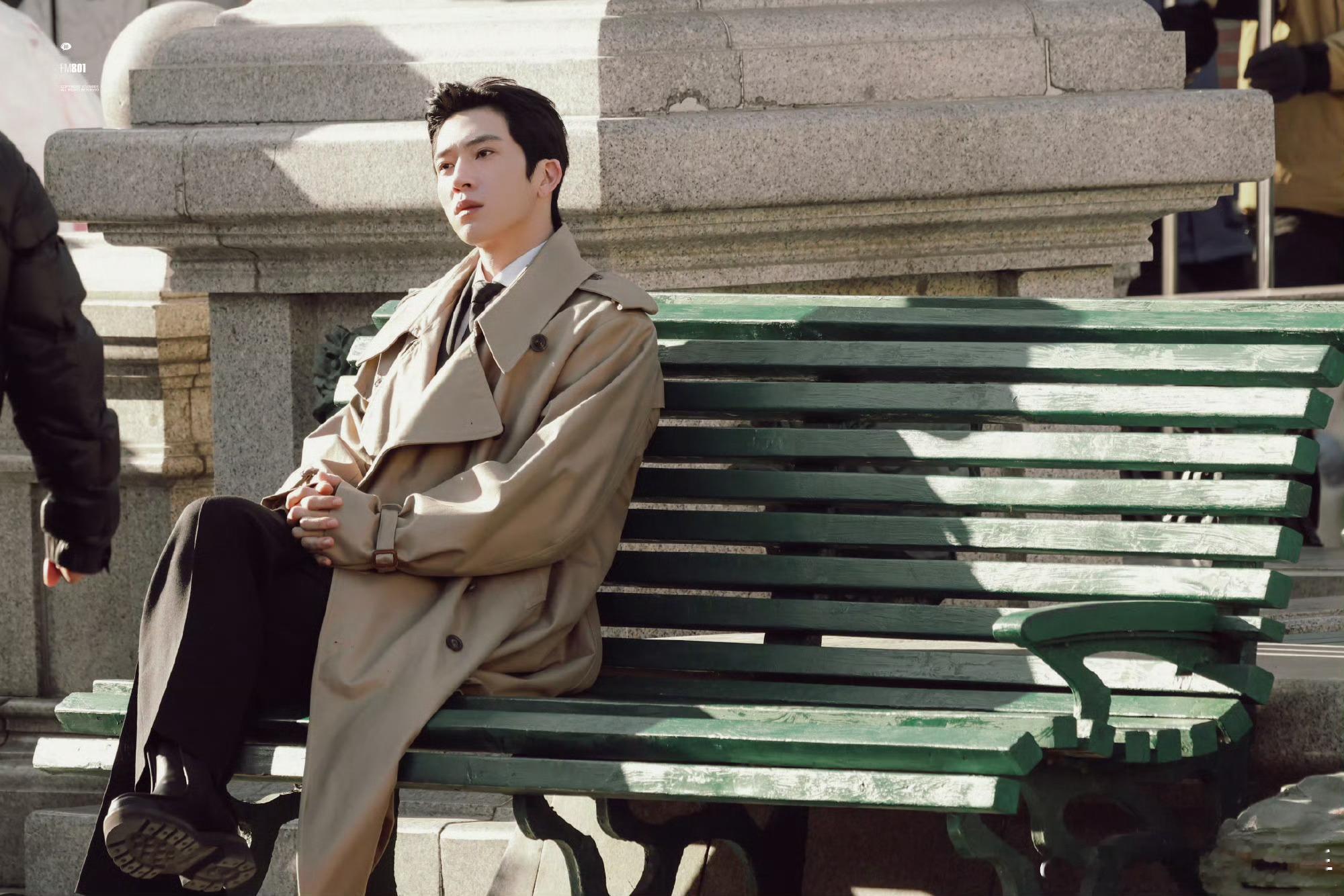 井柏然新剧完全是老钱啊，往那一坐就是贵公子，人在哈尔滨，但是不知道的还以为在伦敦