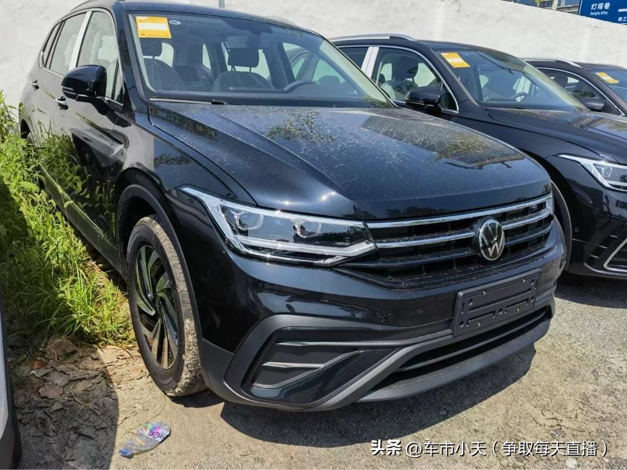 途观的出众款最近价格处于低点，两款车型的降价幅度都突破60000。目前300的两