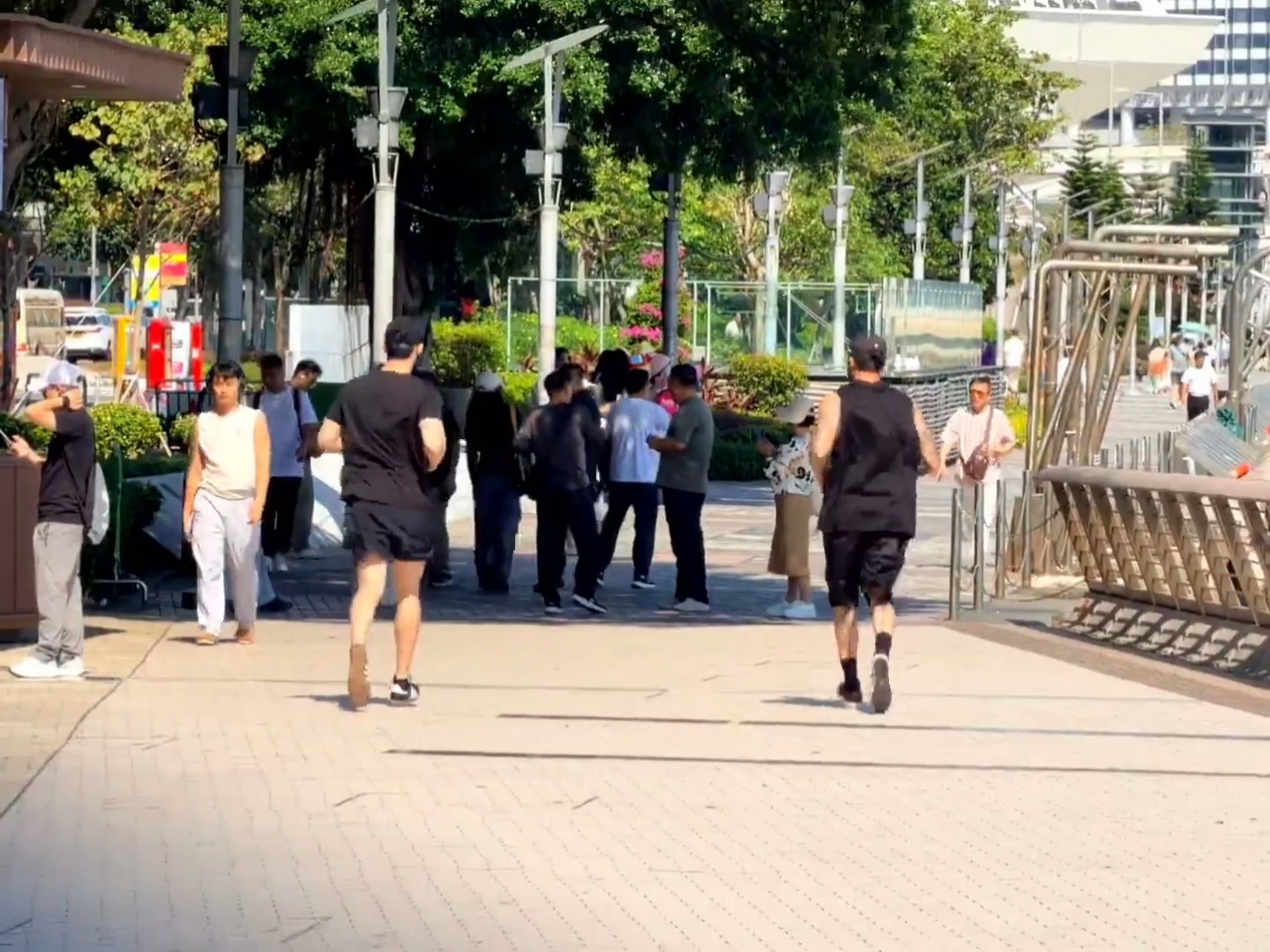 黄景瑜[超话]黄景瑜做洗过的豆腐黄景瑜现在就出发 自律狂人，在香港也要出来跑了[