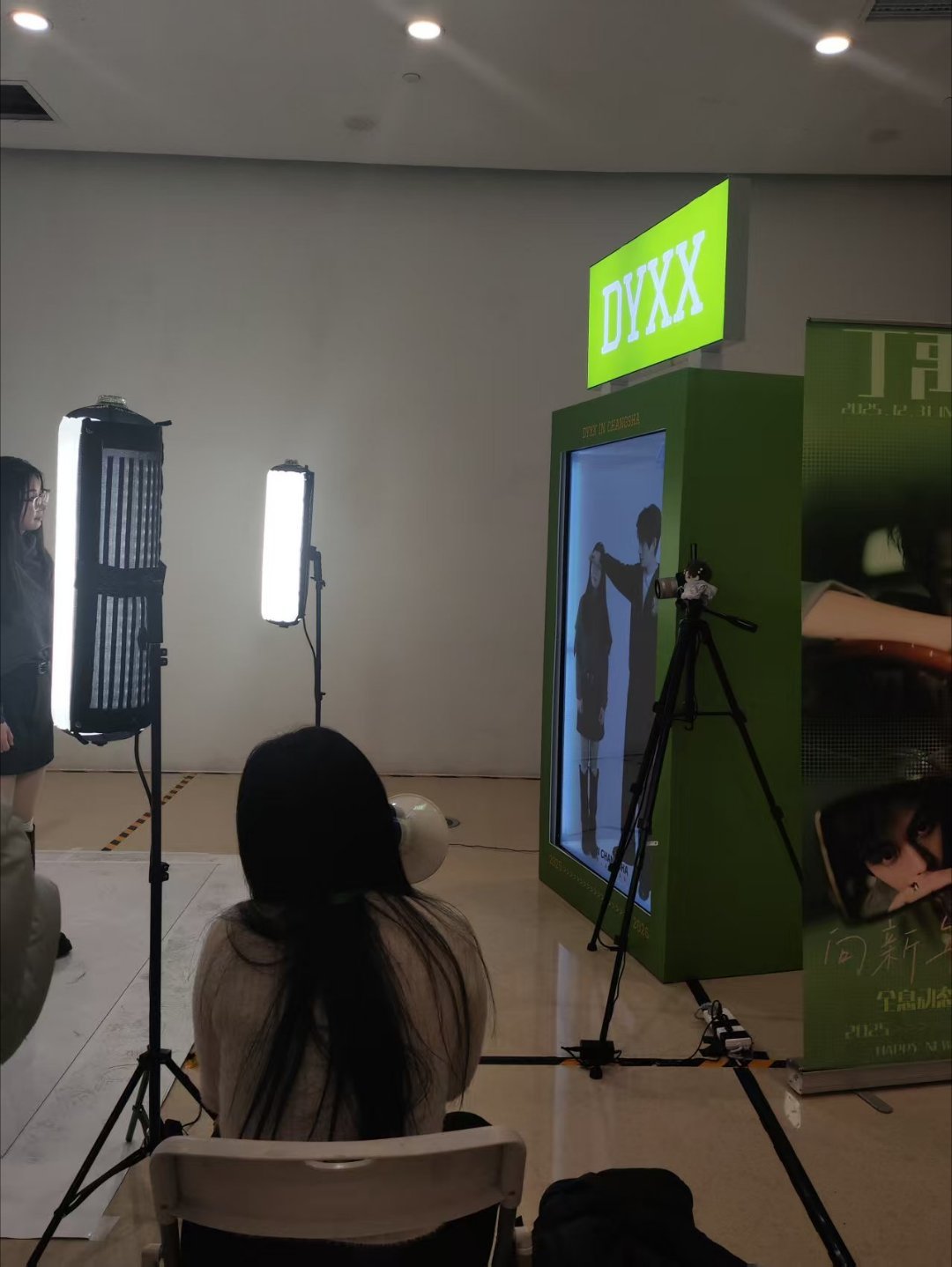 还以为丁禹兮办了个海选 跨年日惊现超长人龙，了解后才知道是丁禹兮粉丝冲逆应援全息