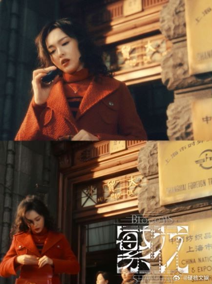#唐嫣新剧开年红穿搭# 哇！ #唐嫣繁花红衣造型# 羊毛卷+红色大衣，再配上这明