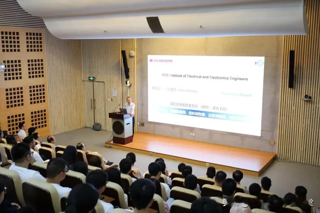 9月4日，深圳大学大数据系统计算技术国家工程实验室举行了2024级计算机科学与技