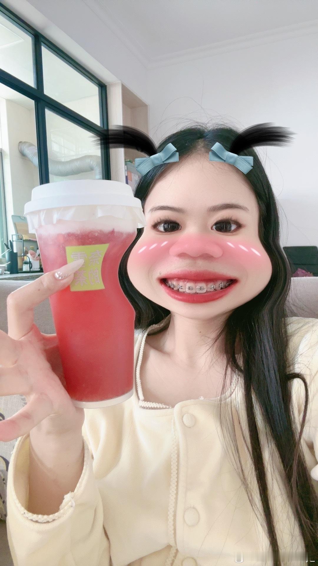 我都觉得我好搞笑 奶茶是昨天点的 今天上午开门才记起来昨晚点了奶茶 我还经常这样