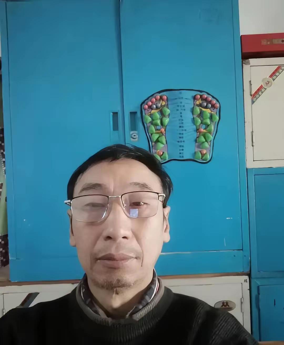 目前中国的两大问题，不是台湾问题，不是与美国的问题，也不是与日本问题，也不是负债