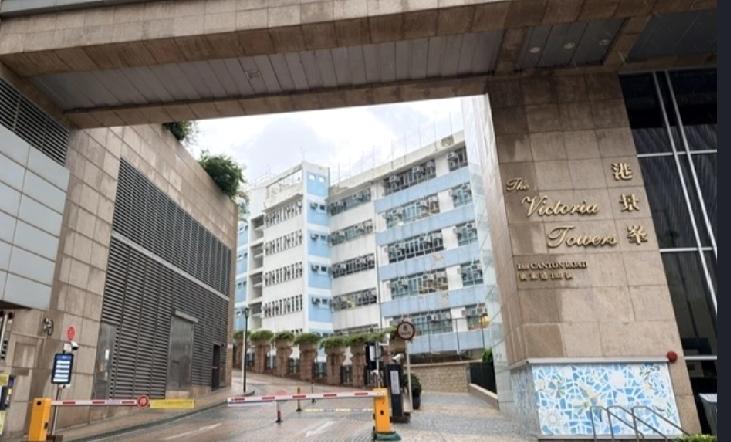 今日（21日）清晨6时48分，香港尖沙咀广东道188号港景峰一名女子由高处堕下，