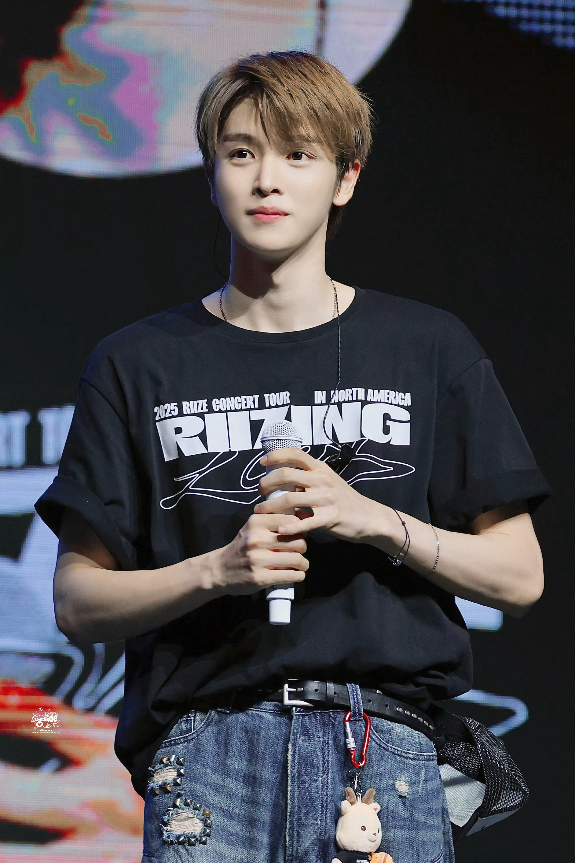 今天演唱会上的成灿，此男又帅出新高度了[拜托] ​​​