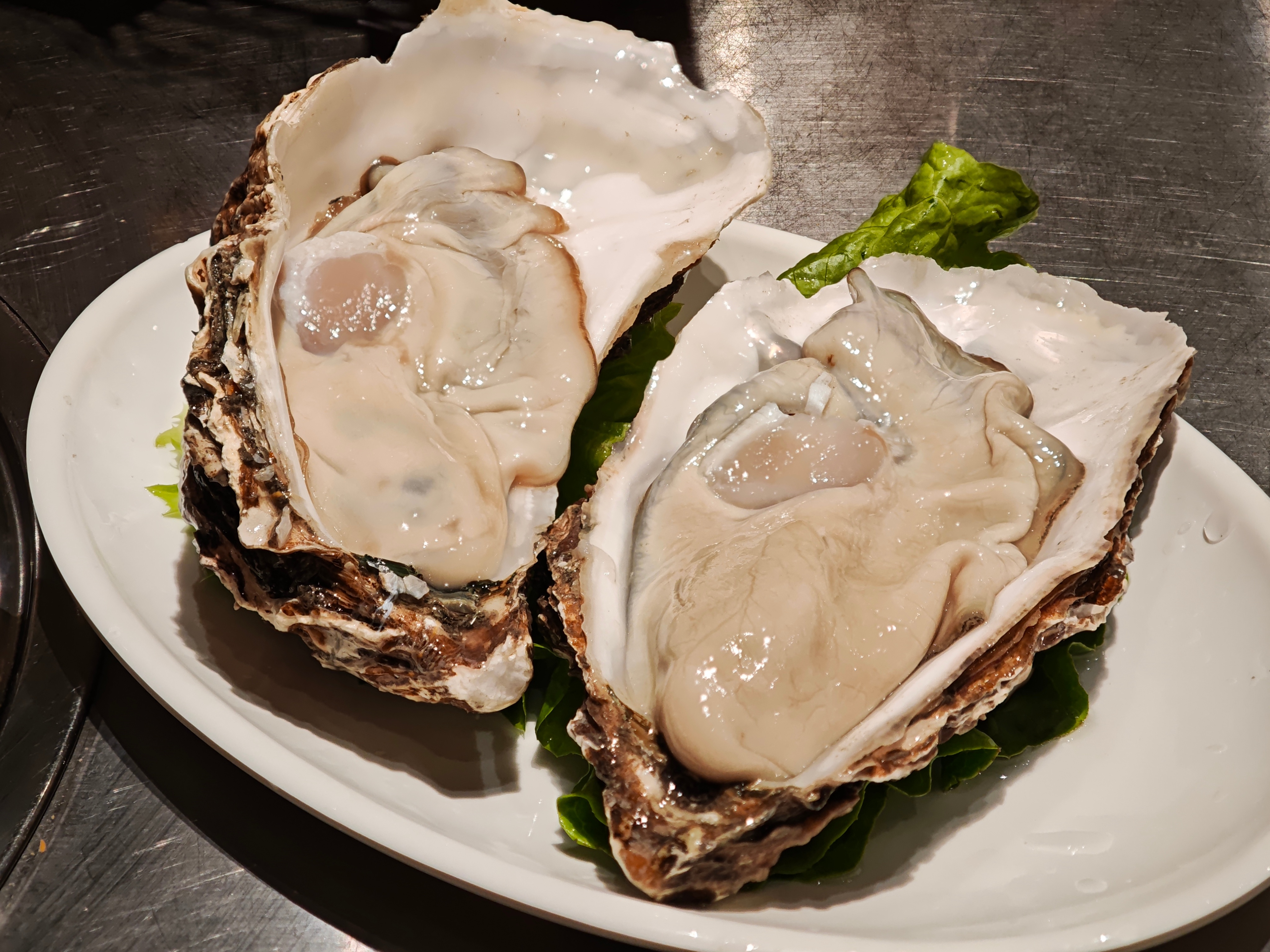 珠海这家潮汕牛肉火锅店人气相当高，停车场香港车辆和澳门车辆超多！想必是不少港澳人