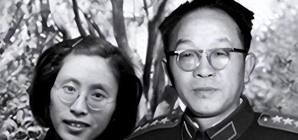 1952年，黄克诚的岳父贩卖鸦片，被判死刑，行刑前，黄克诚找到了负责此案的干部，