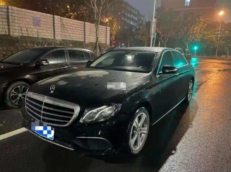 自从我们小区不允许没买停车位的车辆进入之后，大家伙都到处找外面停车位。
我知道的