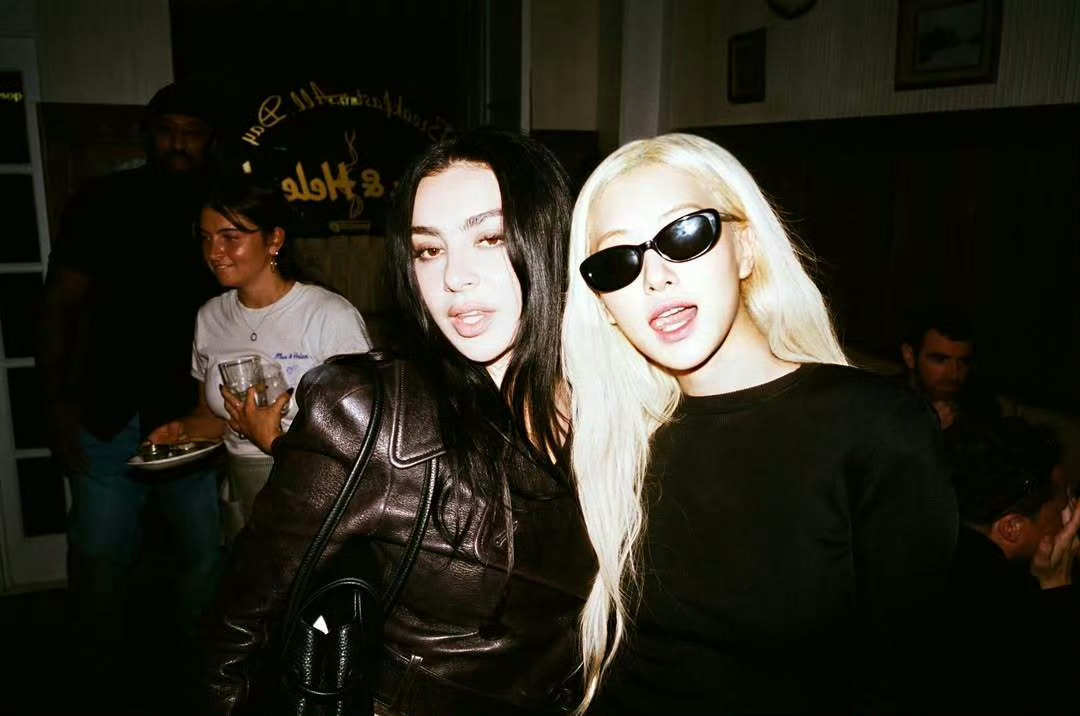 ROSÉ朴彩英亚女一 我老公
