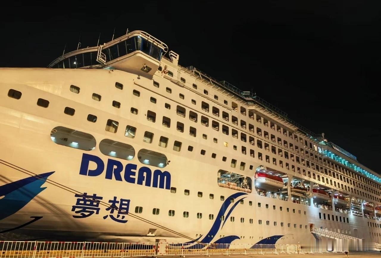 这波“山海联动”太有创意了！呼和浩特文旅直接把草原搬到了大连“梦想号”邮轮上～?