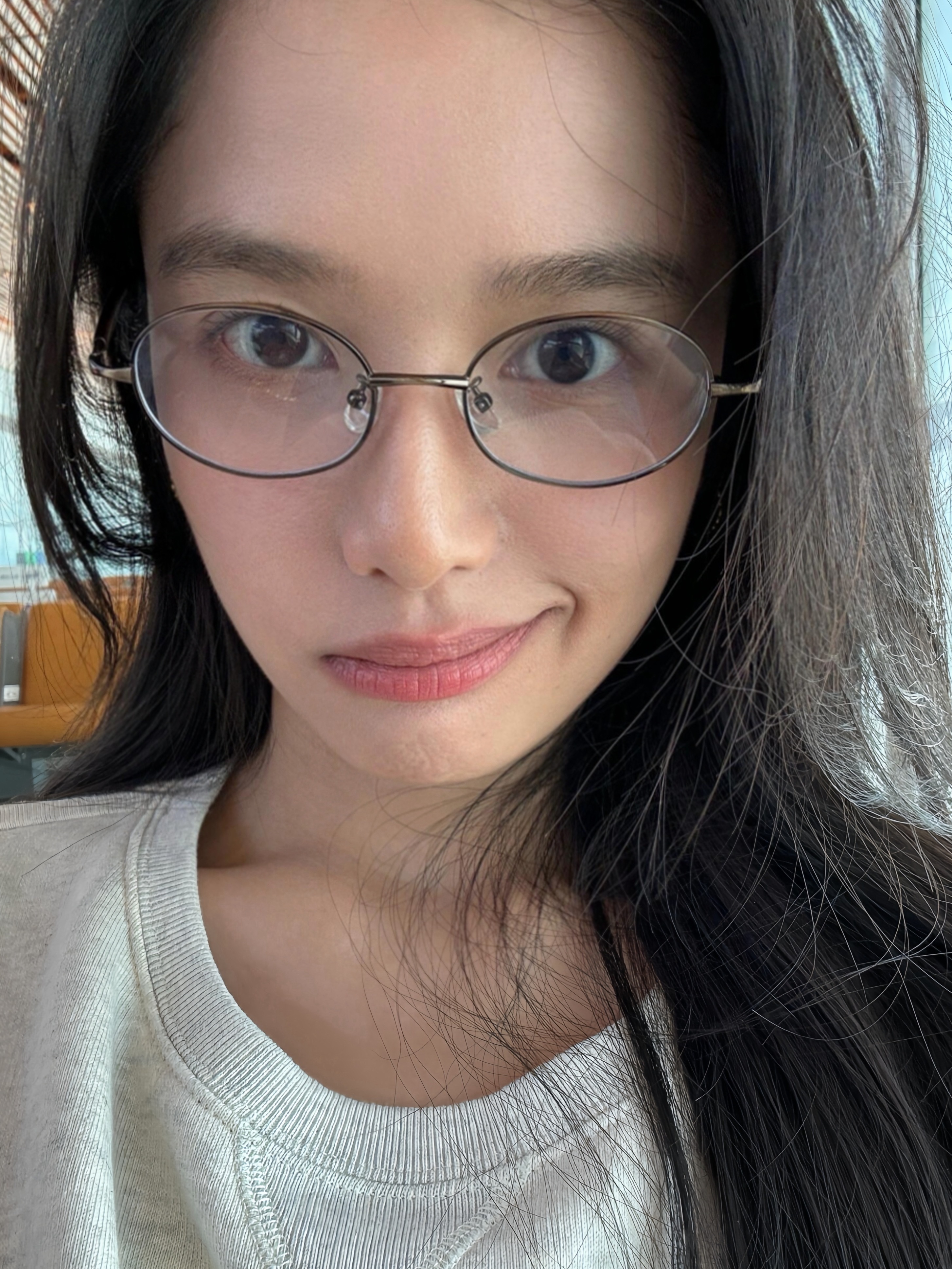 张婧仪自拍 | 没有技巧 全靠颜值📷 