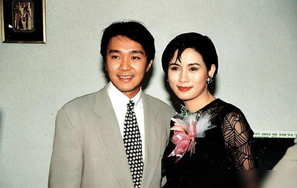 1992年，罗慧娟对周星驰说：“我们结婚吧，我给你生几个大胖子。”他没抬头，只吐