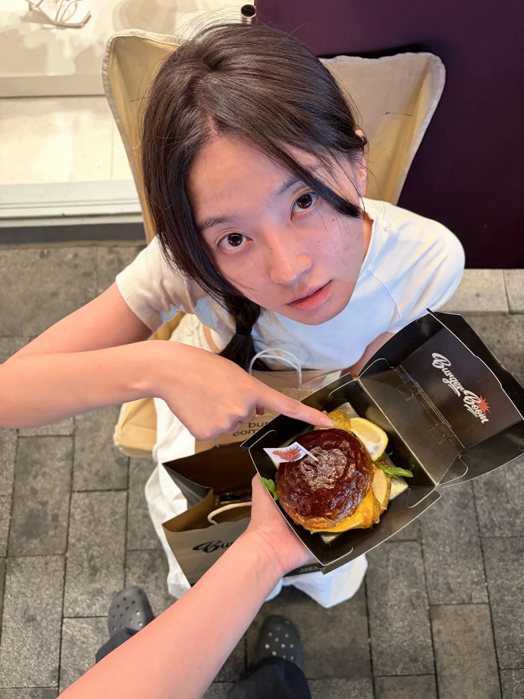 Date with me.*🍔