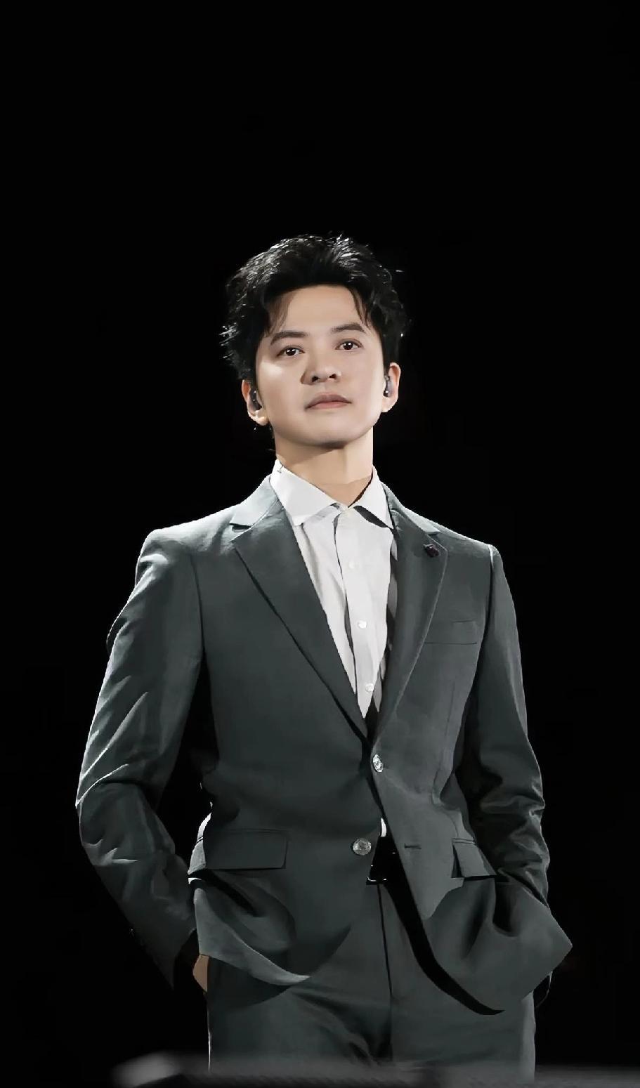 李健说，圈内没谁最能聊，除了庾澄庆——他能听懂我在说什么。
二十多年前，他开着宝