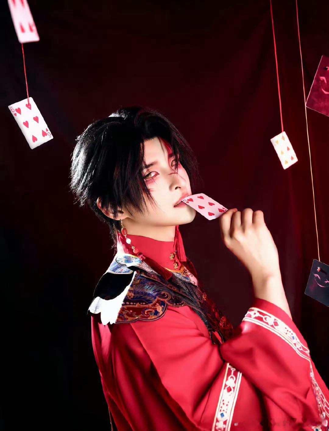 你抢不到票的歌手在漫展玩cosplay张远这可塑性也太强了，这波跨次元操作也太会