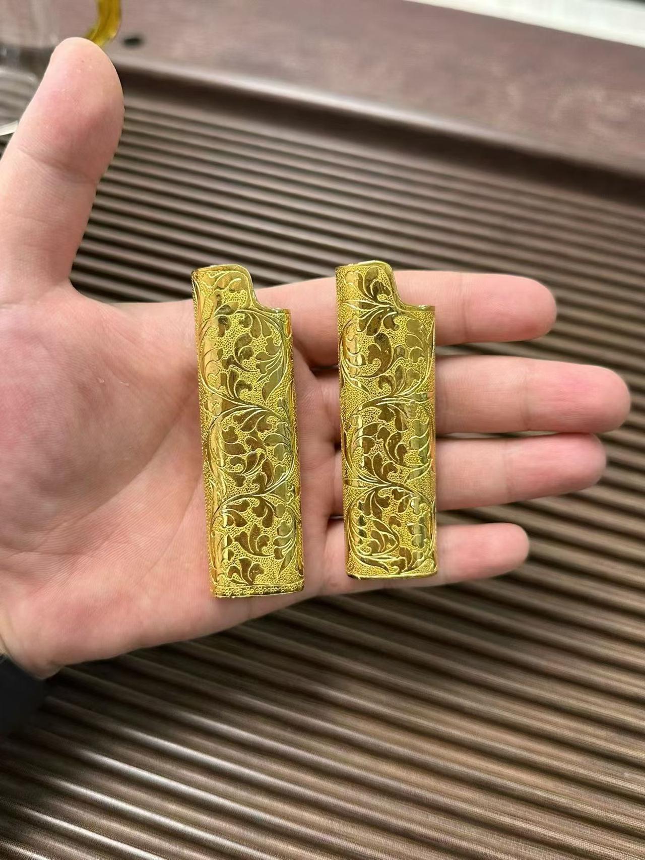 晒图笔记大赛手工錾刻缠枝花纹打火机壳，鎏金复古质感，纹路细腻精致，三色可选，小小