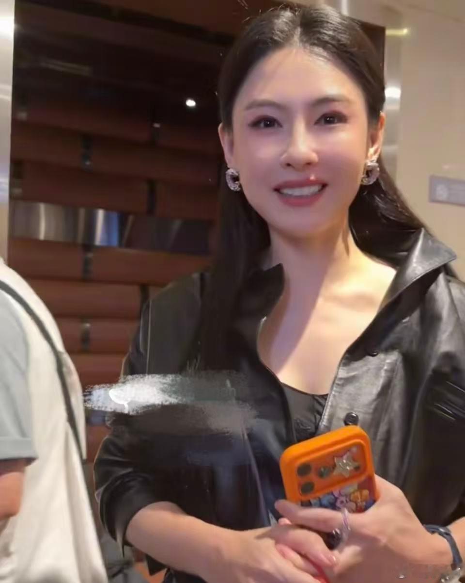 张柏芝发烧还要跟粉丝合照张柏芝发烧还要跟粉丝合照！张柏芝发烧还要跟我们合照