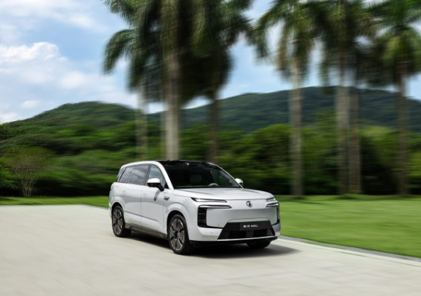 我与汽车的日常  腾势 N8L 来了，预售价 31.98 万起的大六座 SUV，