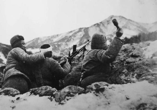 在铁原阻击战中，志愿军第188师与敌军展开殊死战斗，部队伤亡极为惨重。全师几乎拼