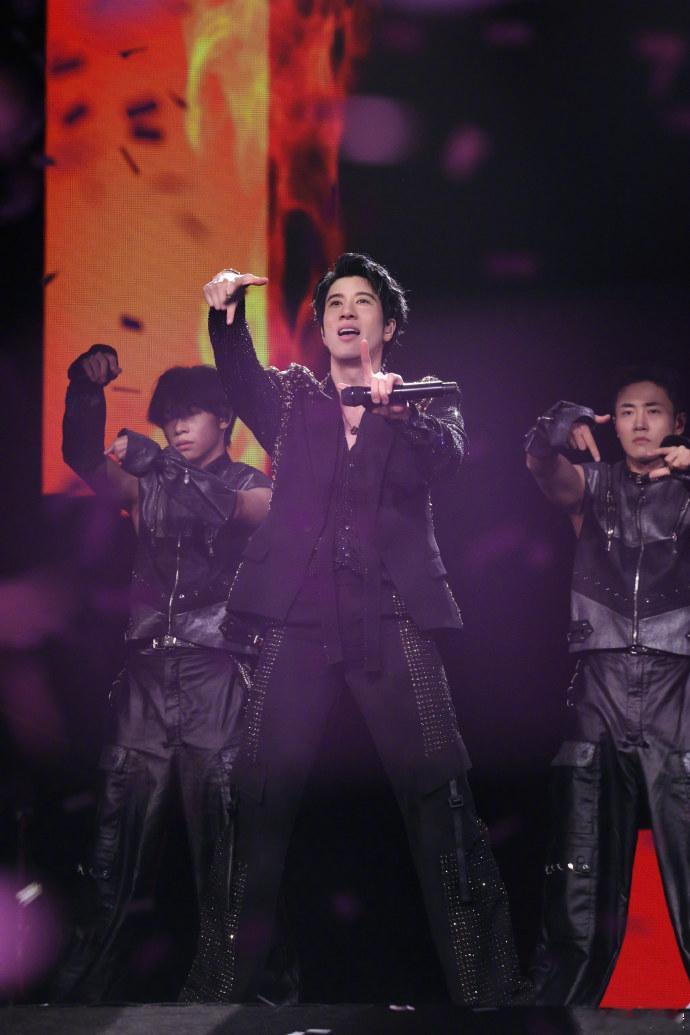 王力宏被歌迷讽刺到了 王力宏抽卡环节真是状况百出又超有趣！第一位女生留言带着点小