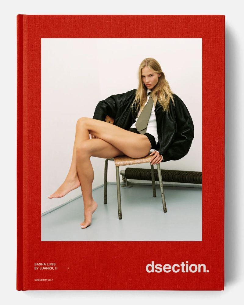 模特Sasha Luss出镜《DSECTION Magazine》2025年7月