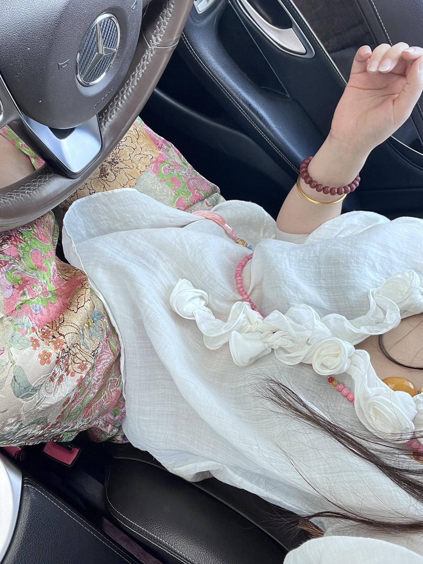 质疑奶奶，理解奶奶，成为奶奶，超越奶奶非得要碎花裙吗，碎花裤不行吗