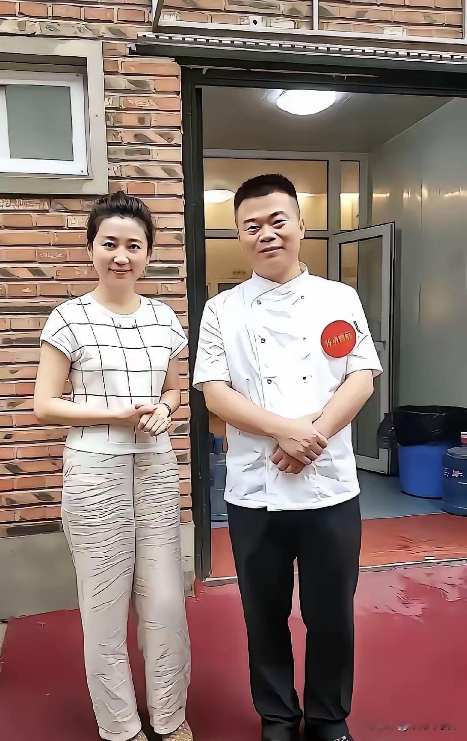 考考大伙！能认出这位女生的，那妥妥是央视的铁杆老粉丝。