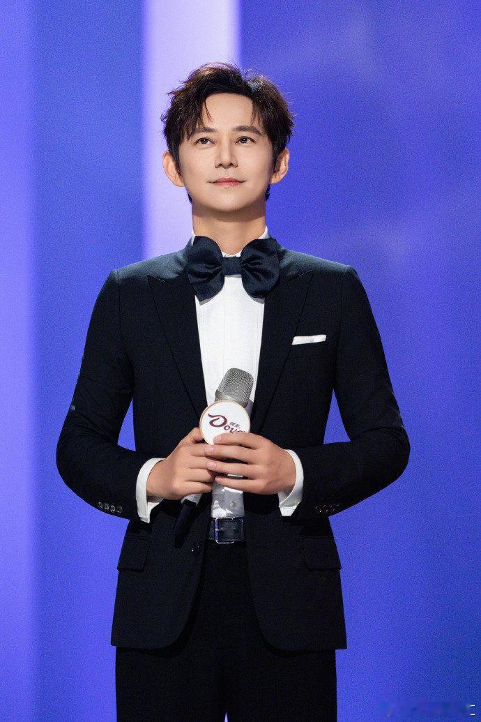 声鸣远扬选手常驻好六团声鸣远扬选手刚火就拿下好六团常驻，何炅带队，这起点也太高了