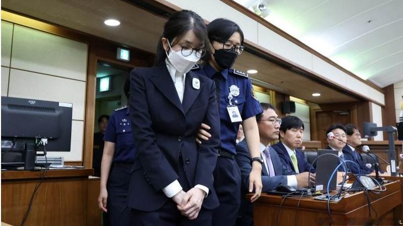 [韩国前总统尹锡悦妻子金建熙因受贿被判20个月监禁]
首尔中央地方法院周三判定，