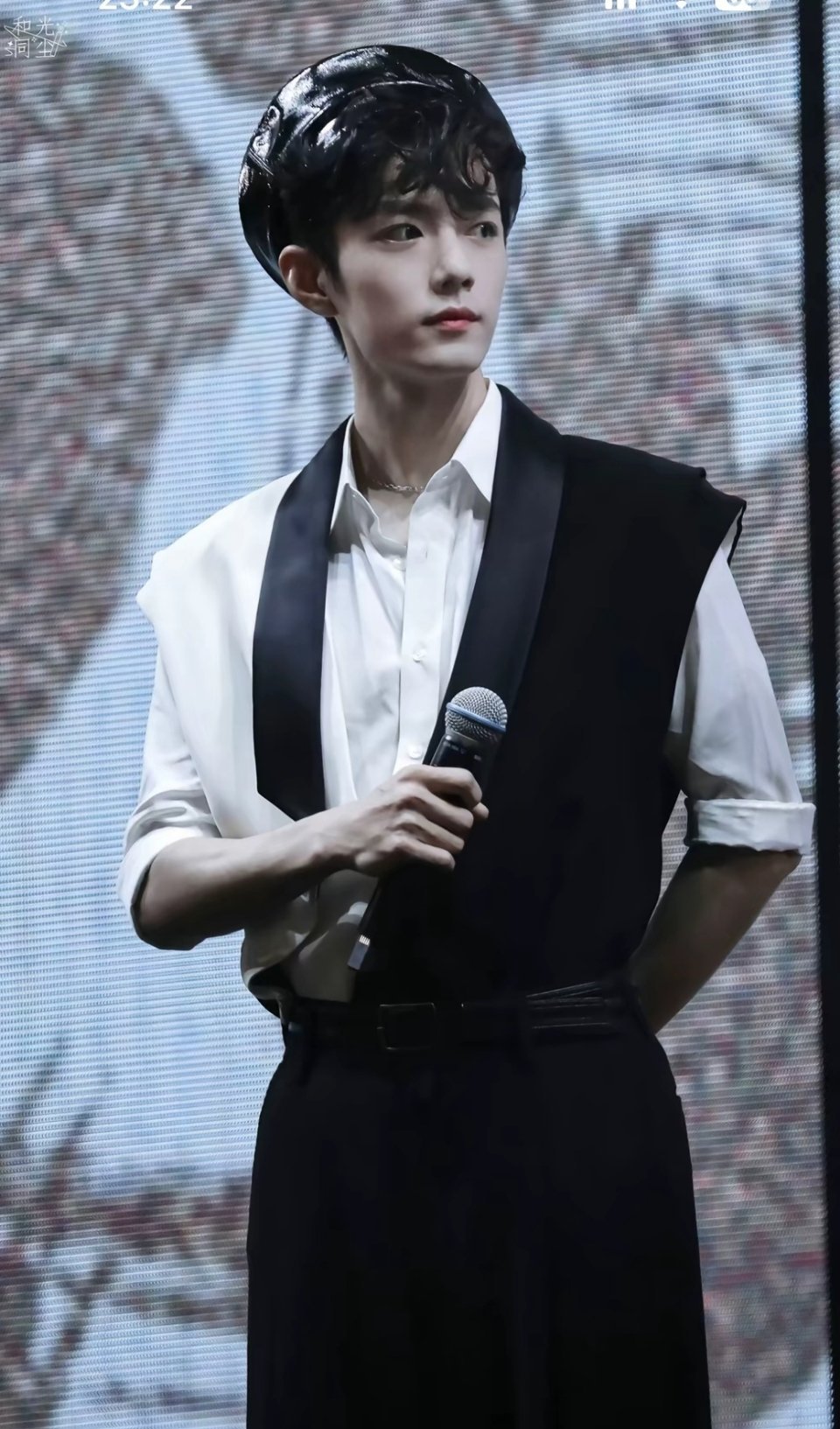 肖战肖战电影射雕英雄传侠之大者肖战 肖战工作室 “🥀.玫瑰处处是荆棘，而你处处