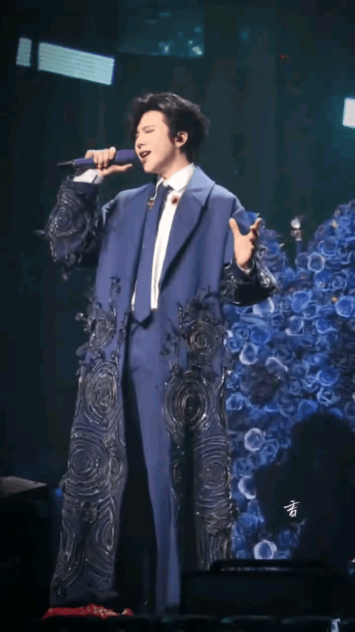 刘宇宁一早上醒来天塌了：我已经穿的够厚了，还是被这群大黄丫头钻了空子。还是没挡住